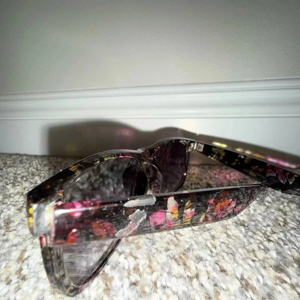 Black sunglasses with floral frames black lenses - Picture 5 of 5